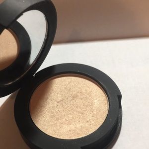 Younique Powder Luminizer * Benevolent*